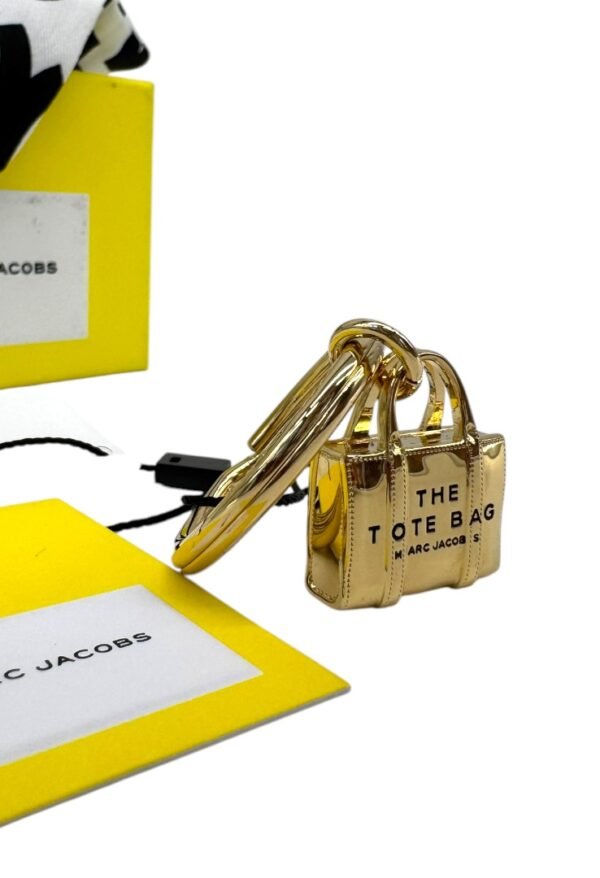 MAR JACOBS - KEYCHAIN GOLD TOTE BAG - Image 8